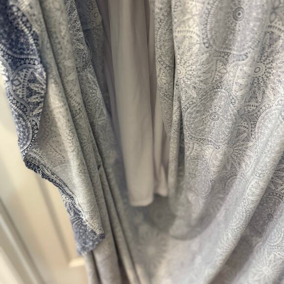 Torrid Medallion print jersey maxi dress 2 Paisley Blue White - Picture 7 of 8